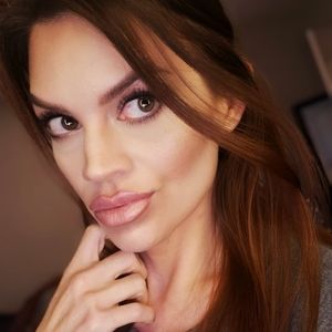 Meet your Posher, Marnie